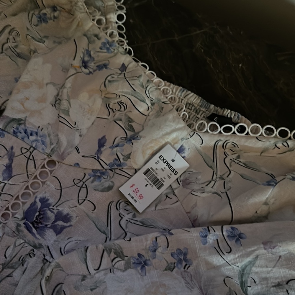 Express Top Size Small - Picture 2 of 4